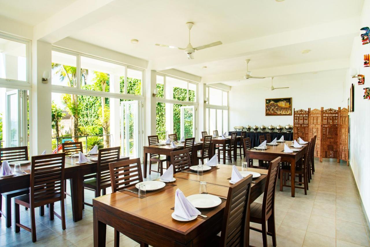 The Kandyan Villa ภายนอก รูปภาพ